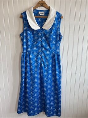 Vintage-Inspired Blue Midi Dress with White Peter Pan Collar